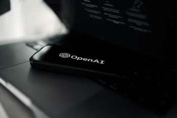 OpenAI снова отложила выпуск «феноменальной» открытой ИИ-модели