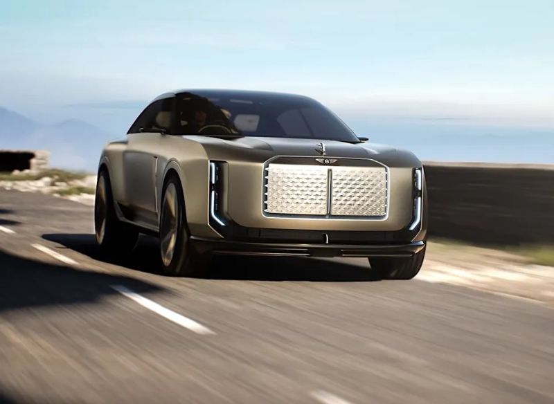 Bentley показала EXP 15 — люксовое трёхместное электрическое купе с длинным капотом