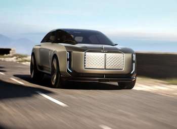 Bentley показала EXP 15 — люксовое трёхместное электрическое купе с длинным капотом